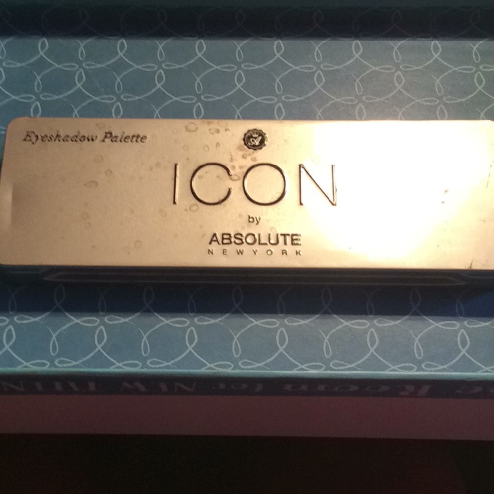 Eyeshadow palette